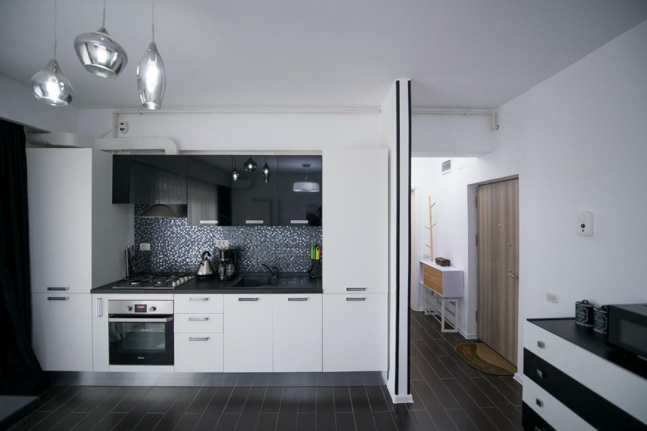 Apartel Black & White Navodari Exterior photo